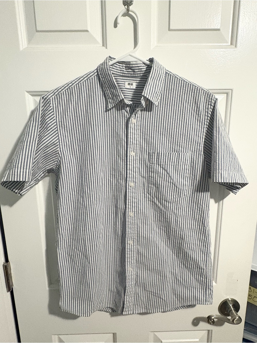 Uniqlo Men’s Small Blue White Striped Seersucker Short Sleeve Button Down shirt